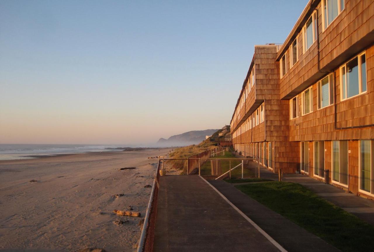Sea Gypsy Rentals Lincoln City Room photo