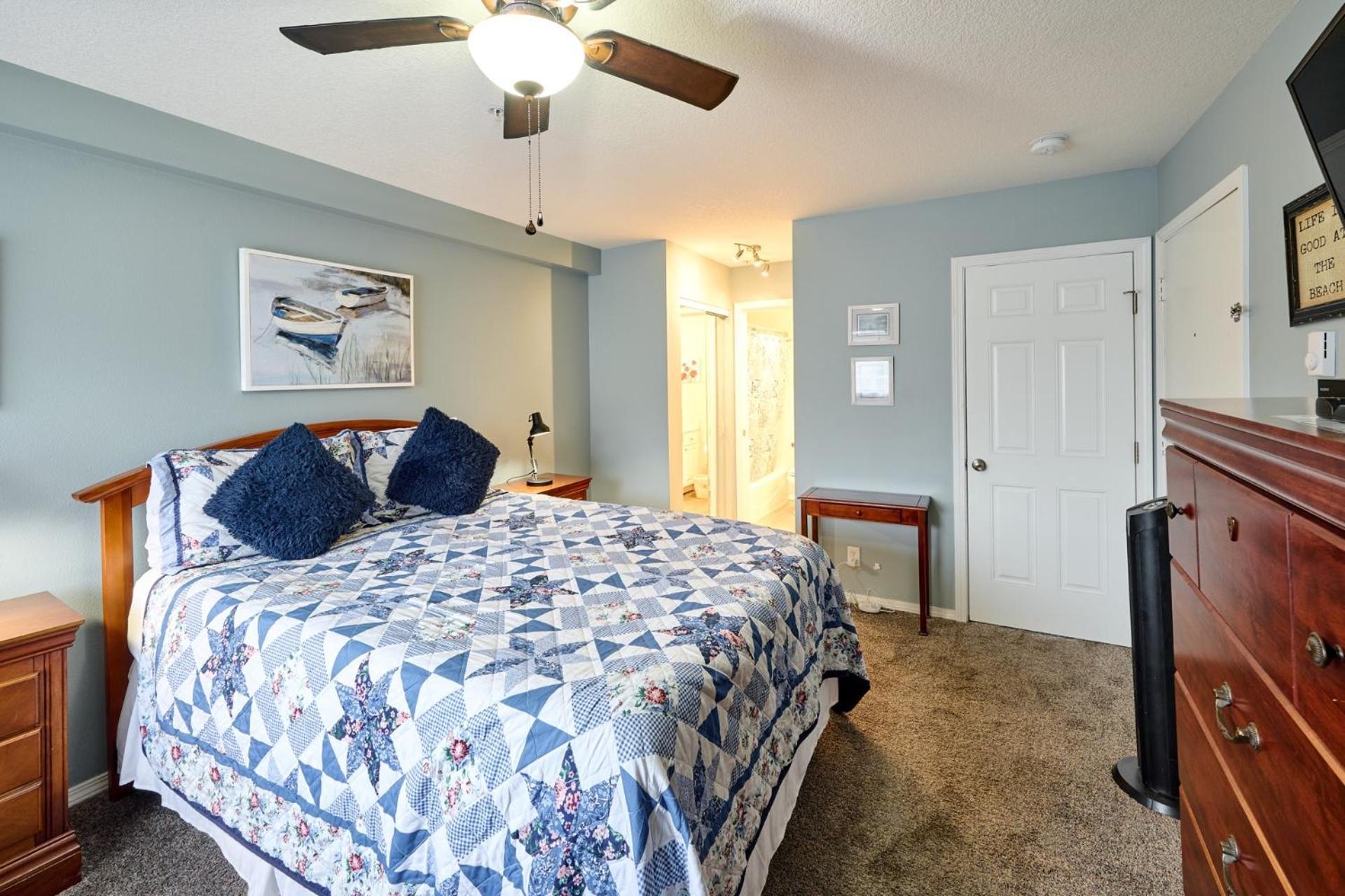 Sea Gypsy Rentals Lincoln City Room photo