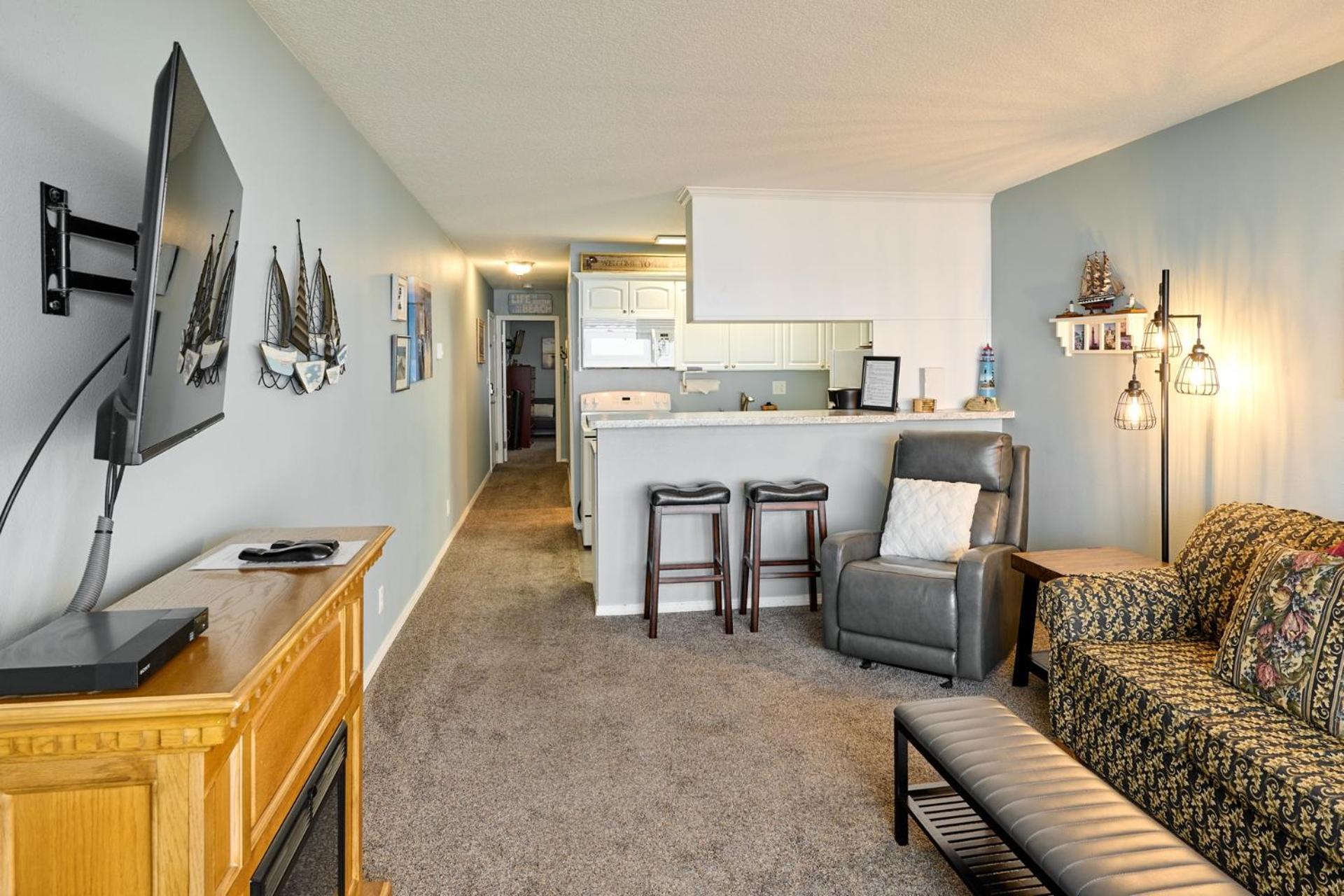 Sea Gypsy Rentals Lincoln City Room photo