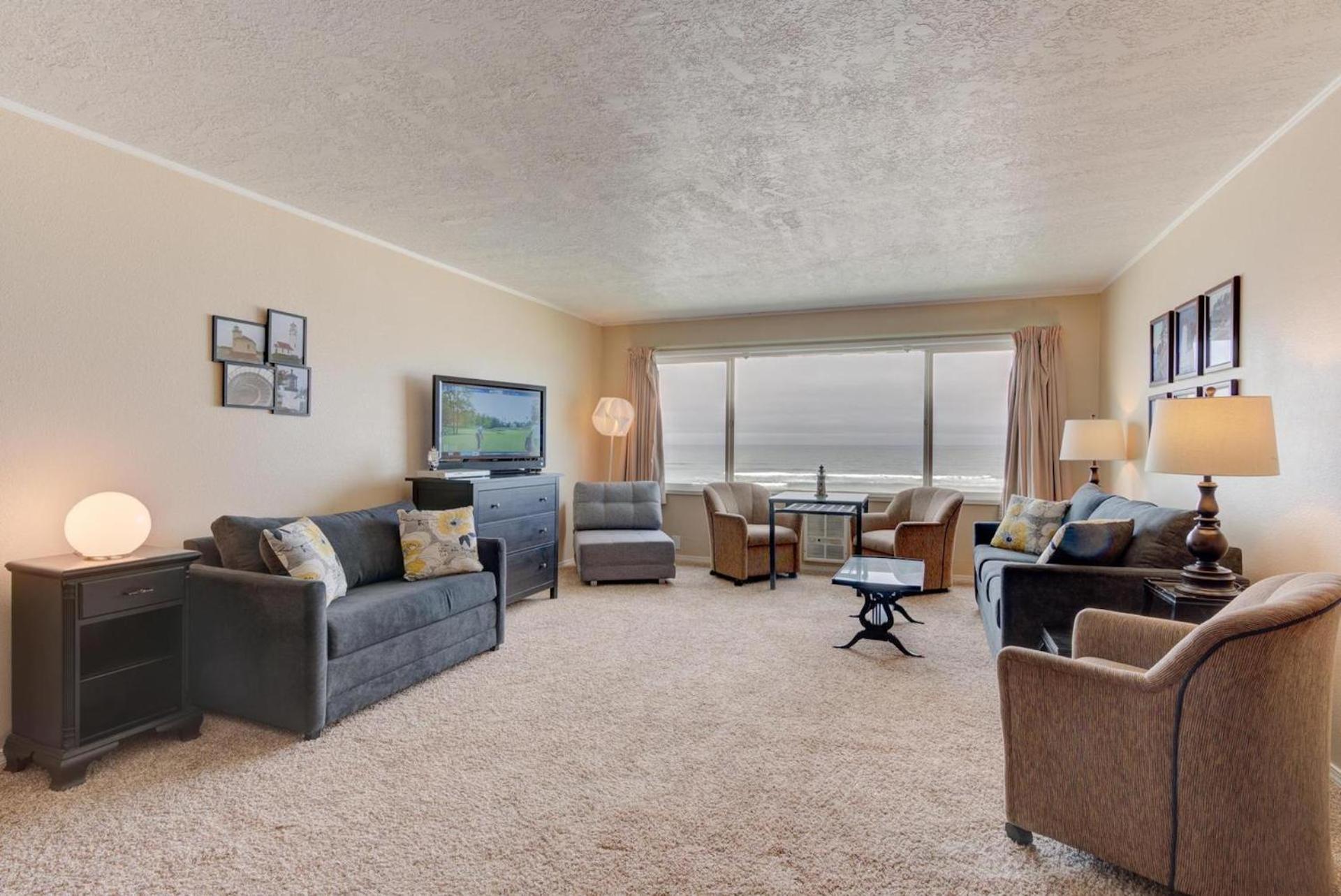 Sea Gypsy Rentals Lincoln City Room photo