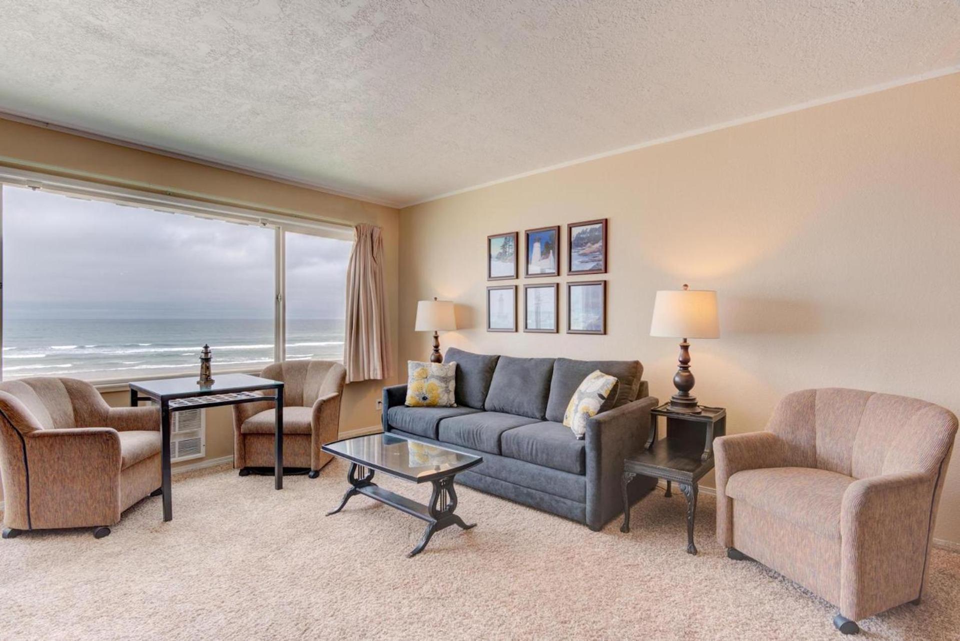 Sea Gypsy Rentals Lincoln City Room photo