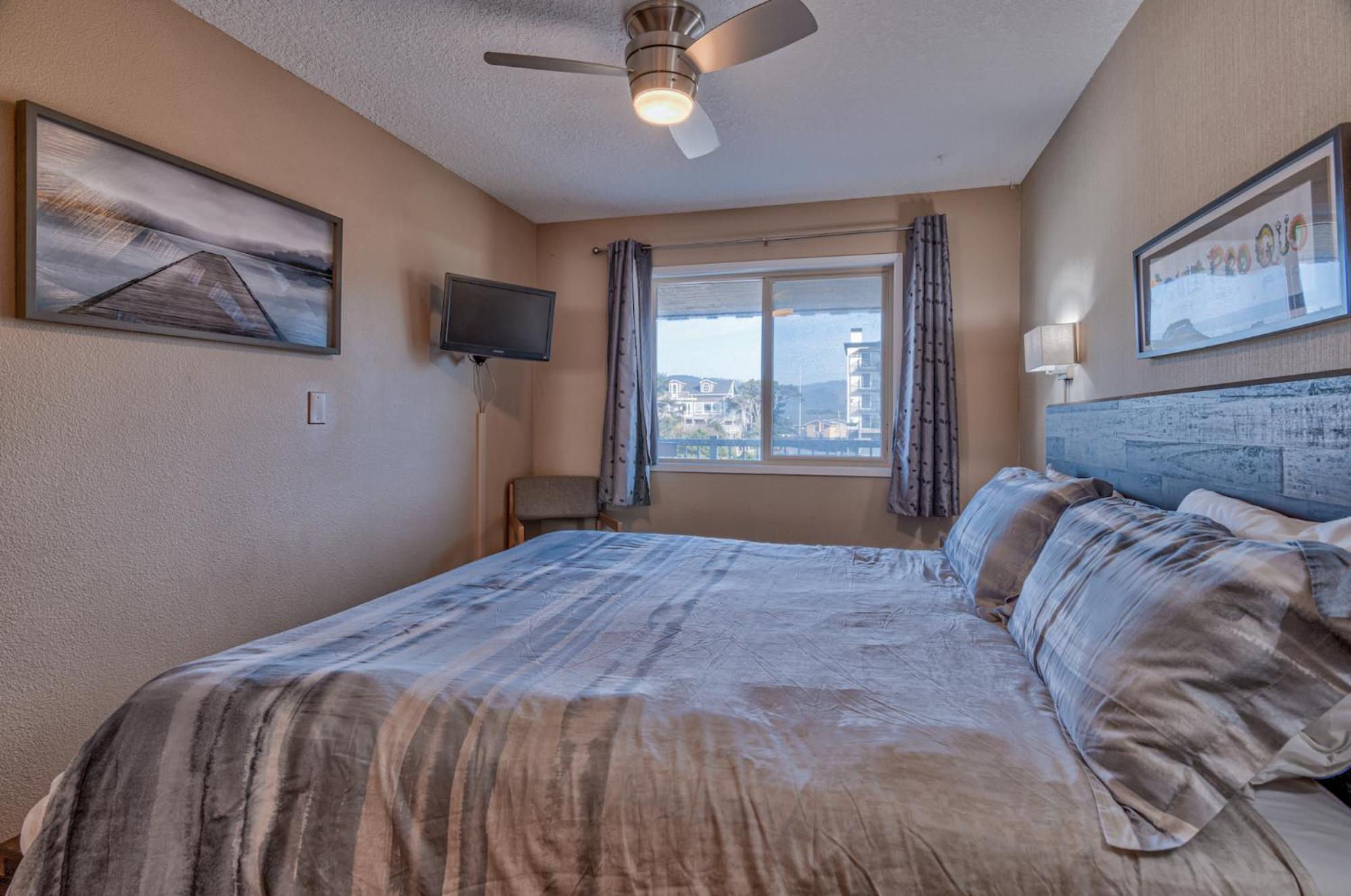 Sea Gypsy Rentals Lincoln City Room photo