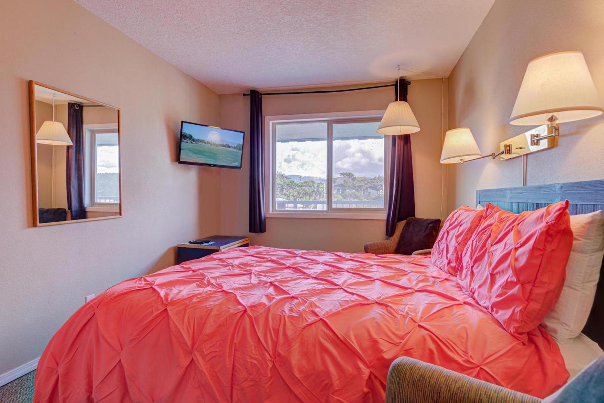 Sea Gypsy Rentals Lincoln City Room photo
