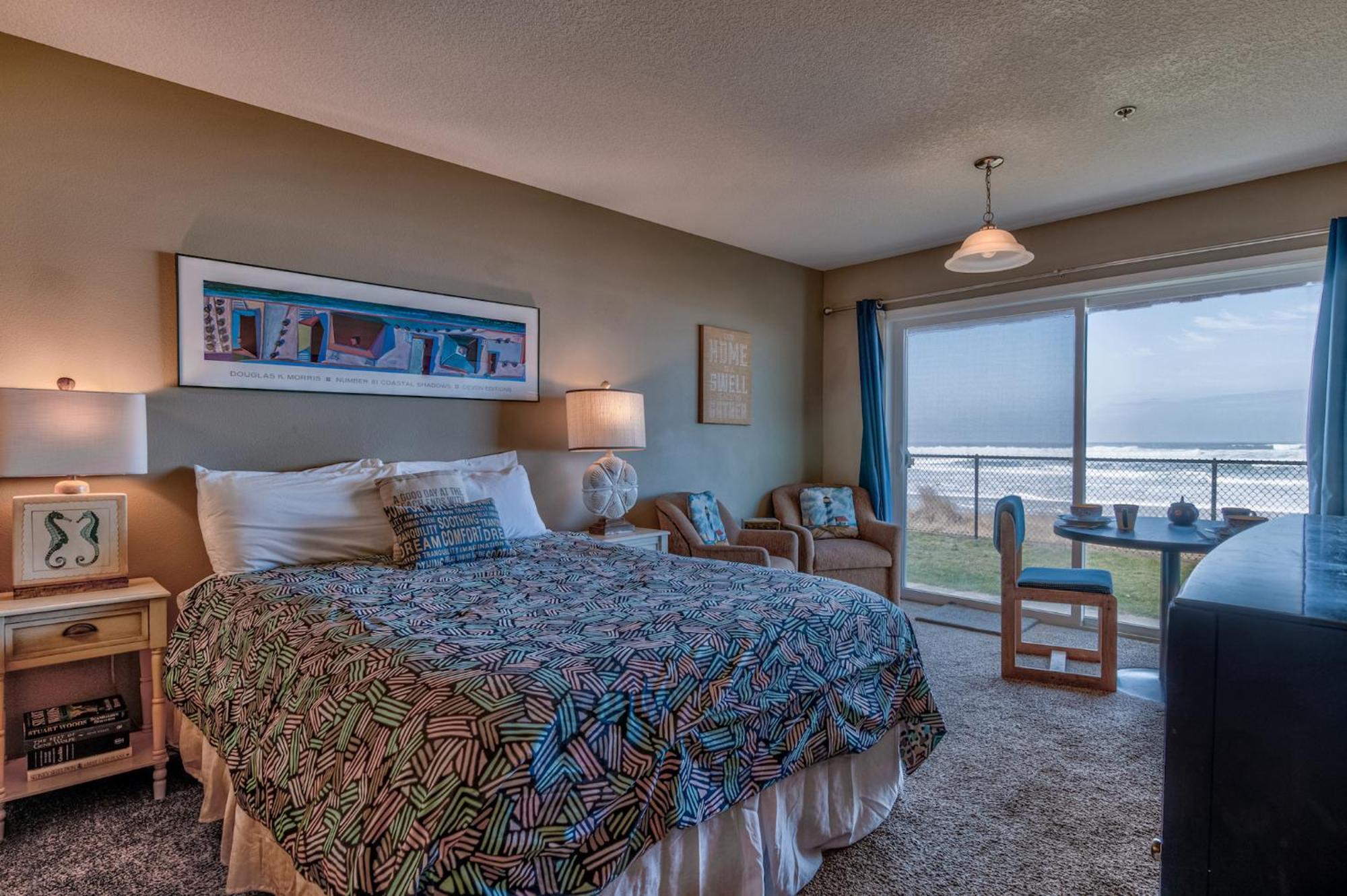 Sea Gypsy Rentals Lincoln City Room photo