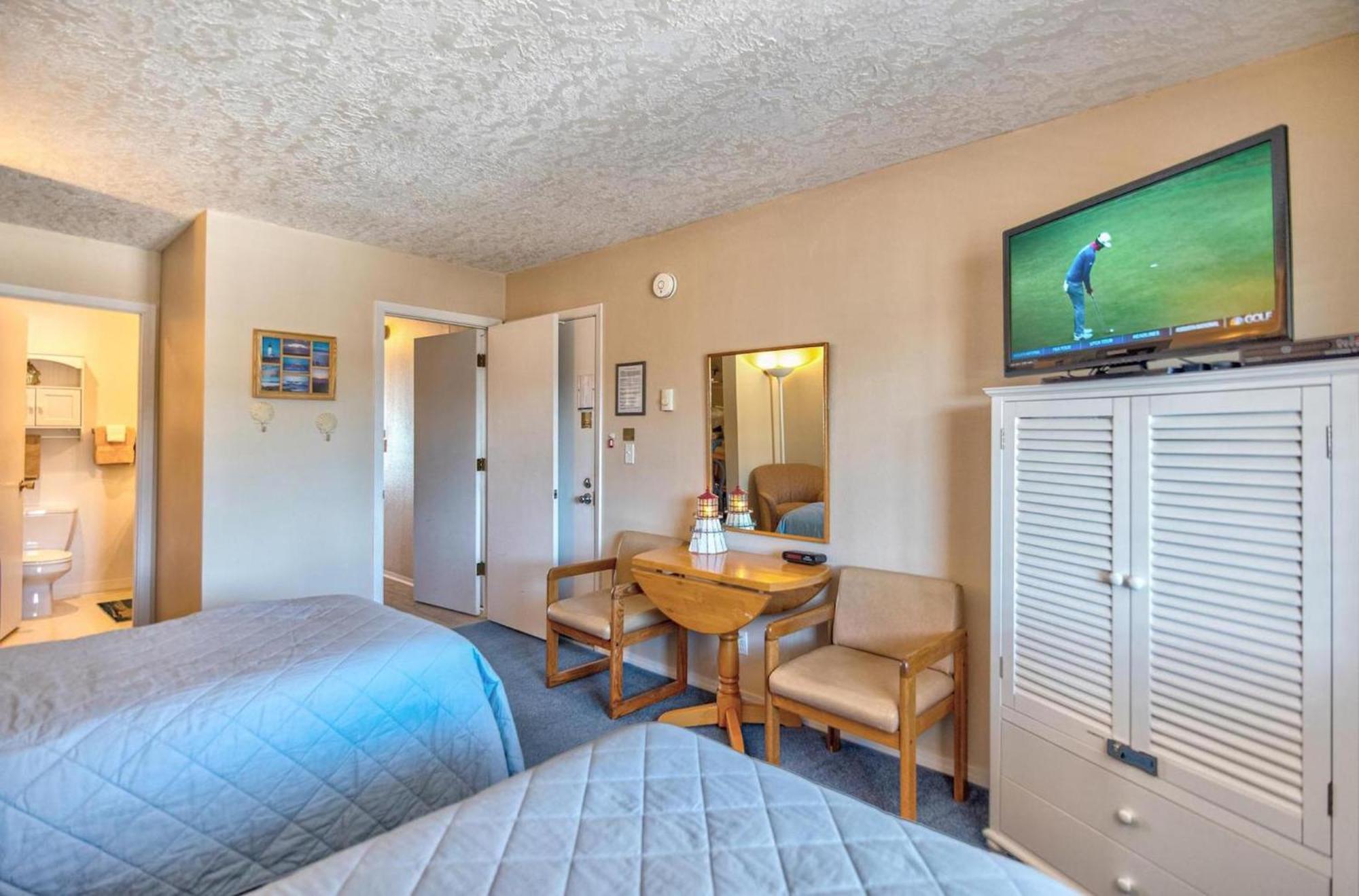 Sea Gypsy Rentals Lincoln City Room photo