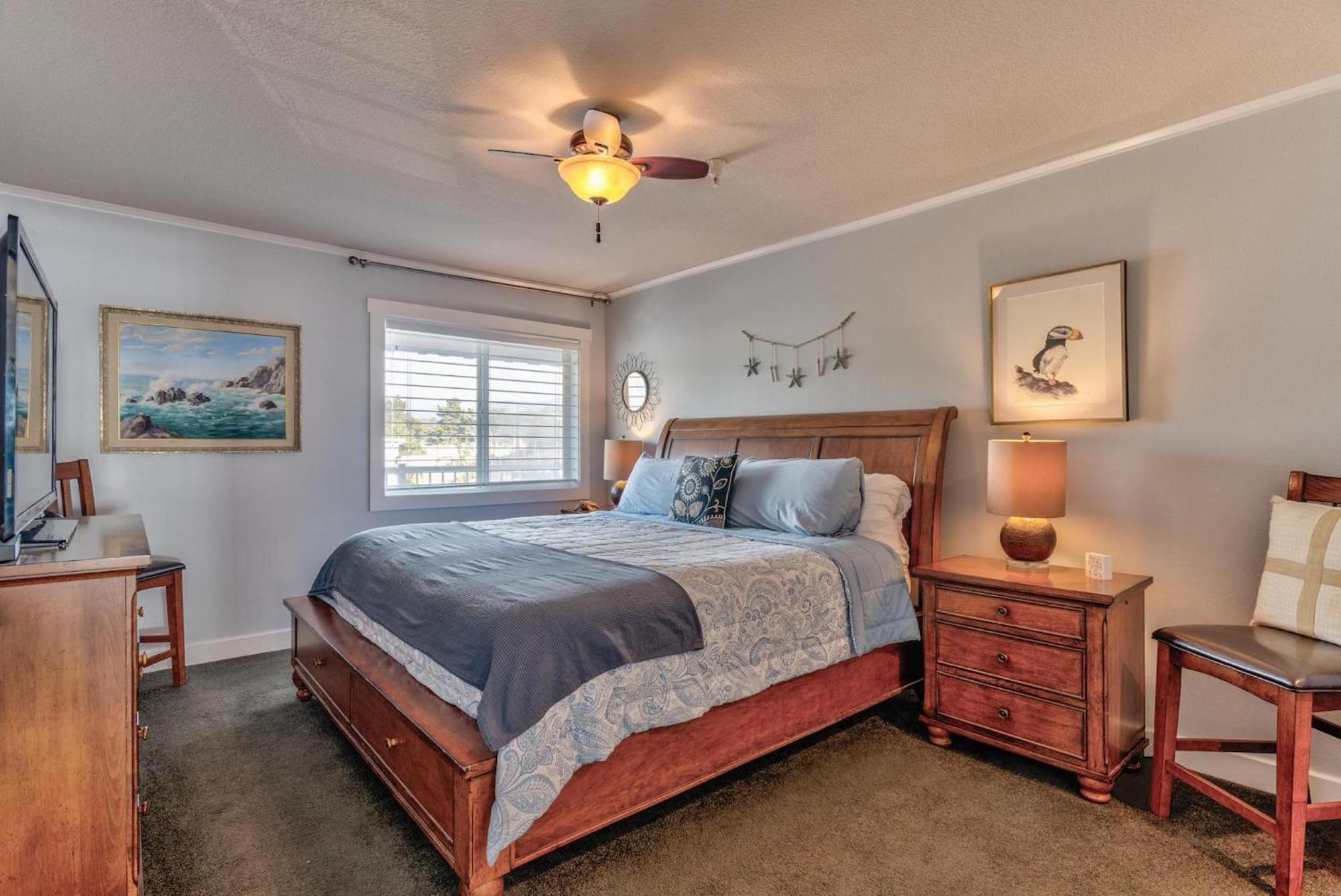 Sea Gypsy Rentals Lincoln City Room photo