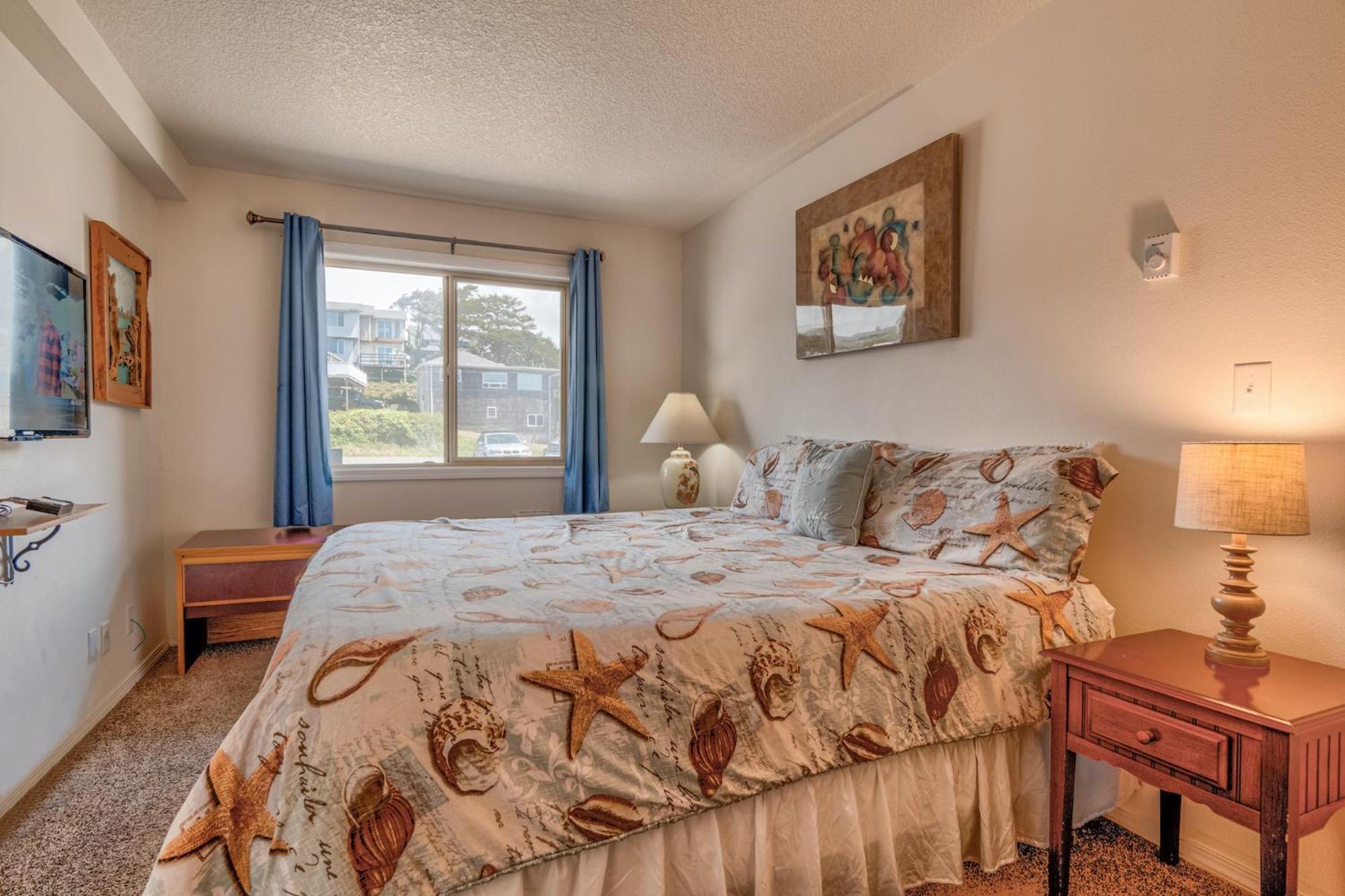 Sea Gypsy Rentals Lincoln City Room photo