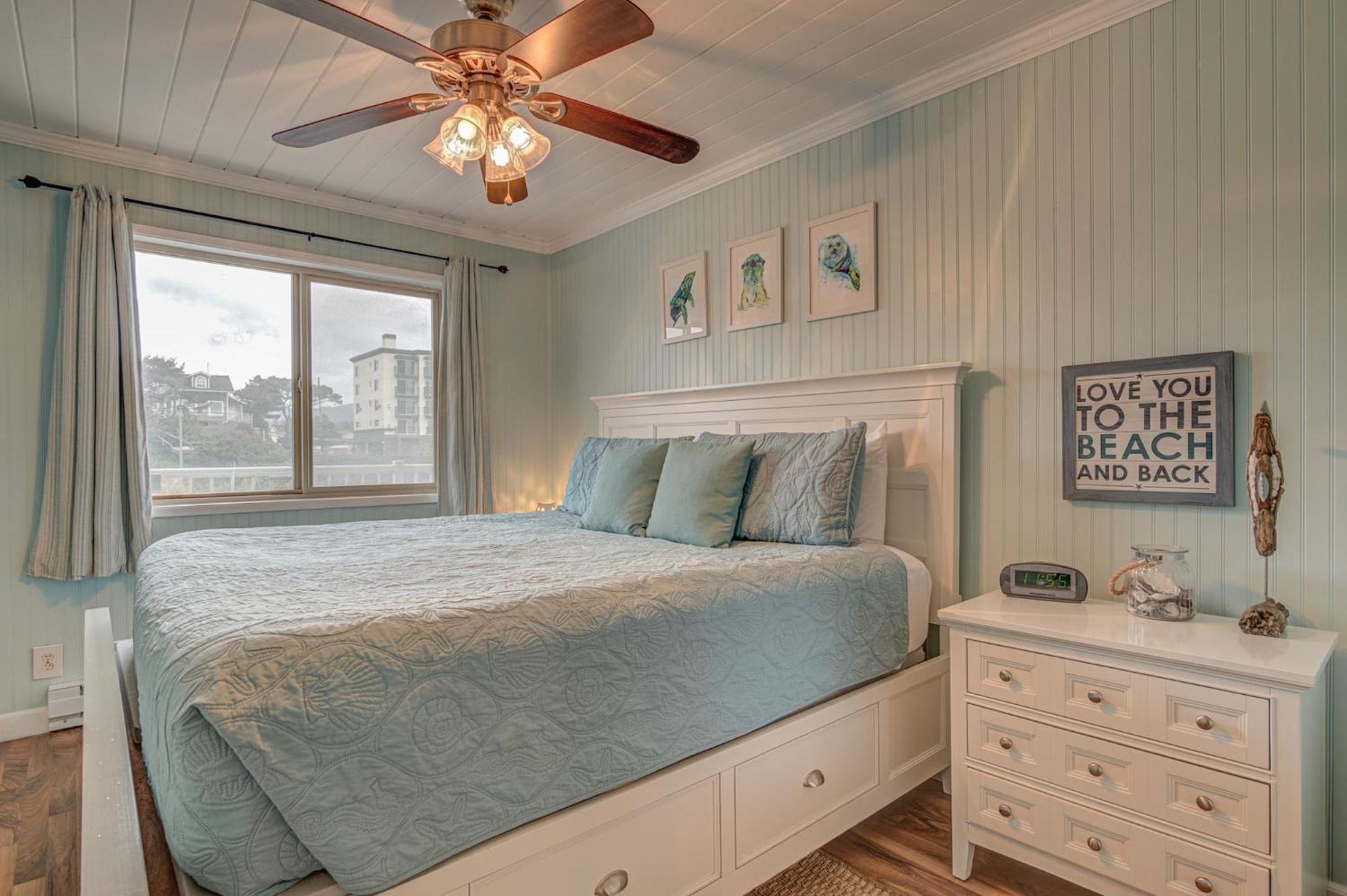 Sea Gypsy Rentals Lincoln City Room photo