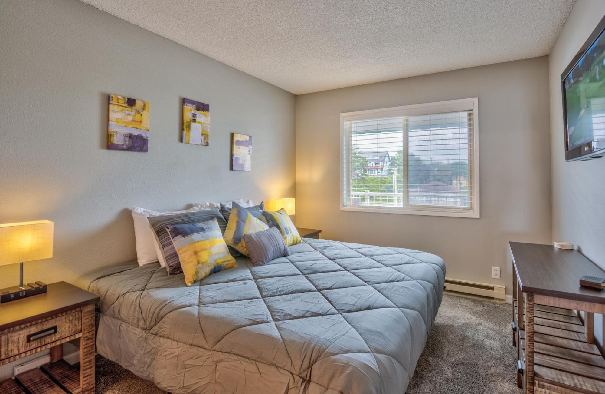 Sea Gypsy Rentals Lincoln City Room photo