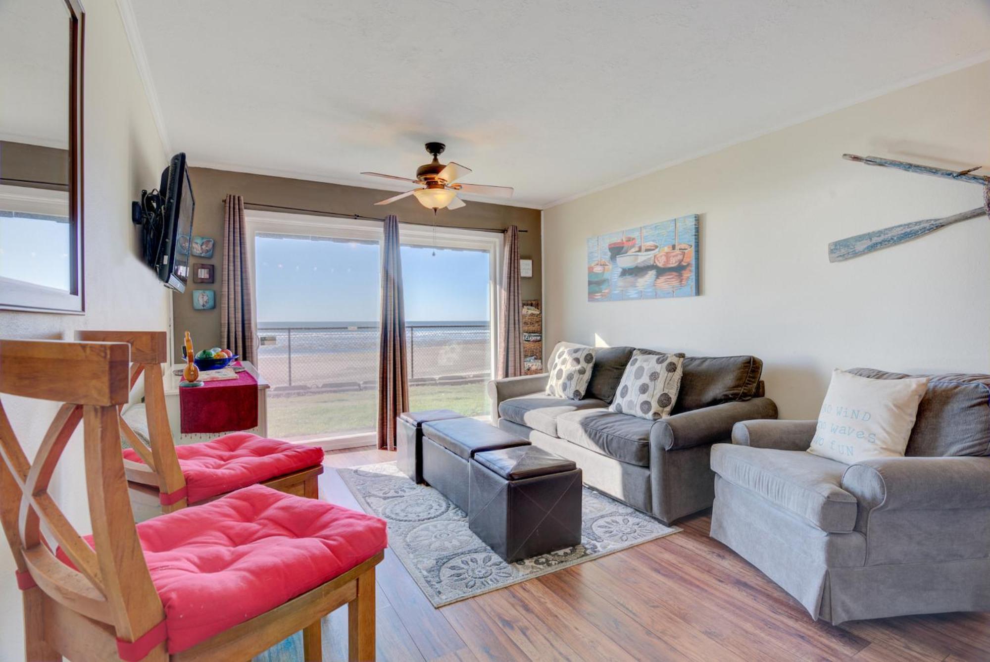 Sea Gypsy Rentals Lincoln City Room photo
