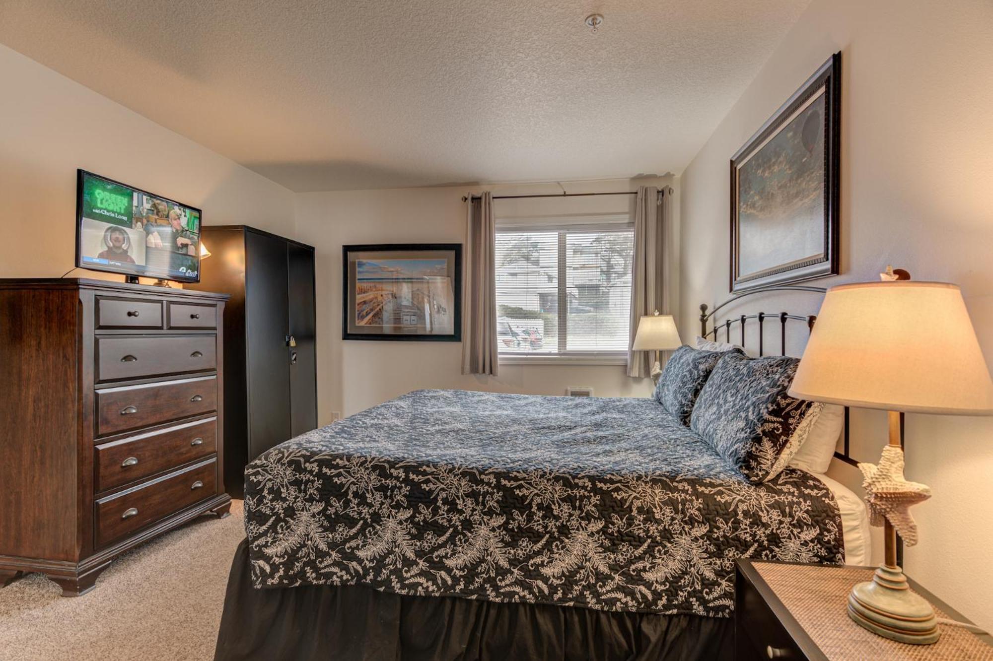 Sea Gypsy Rentals Lincoln City Room photo