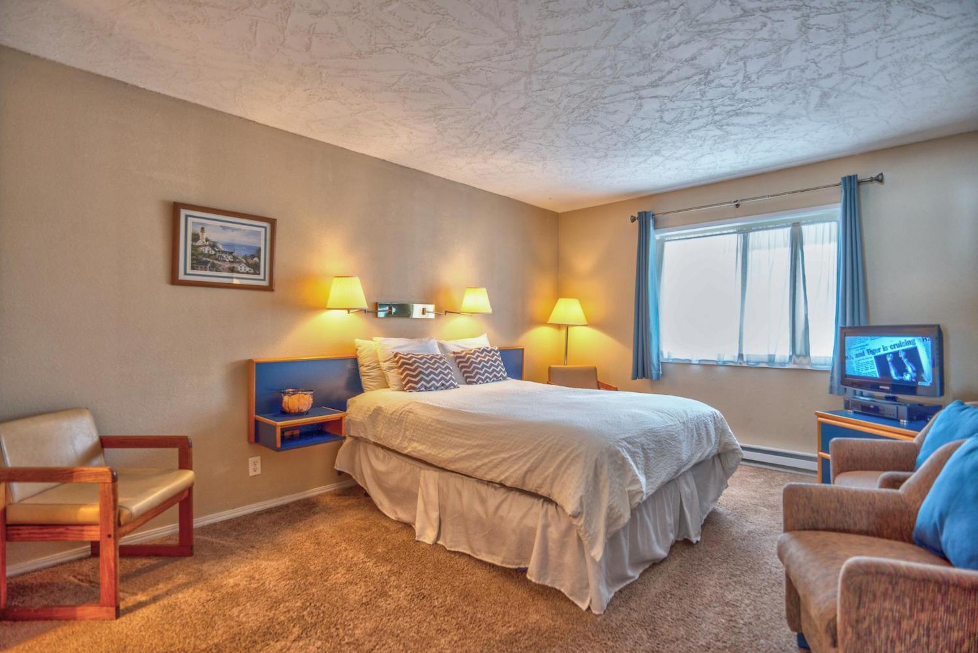 Sea Gypsy Rentals Lincoln City Room photo