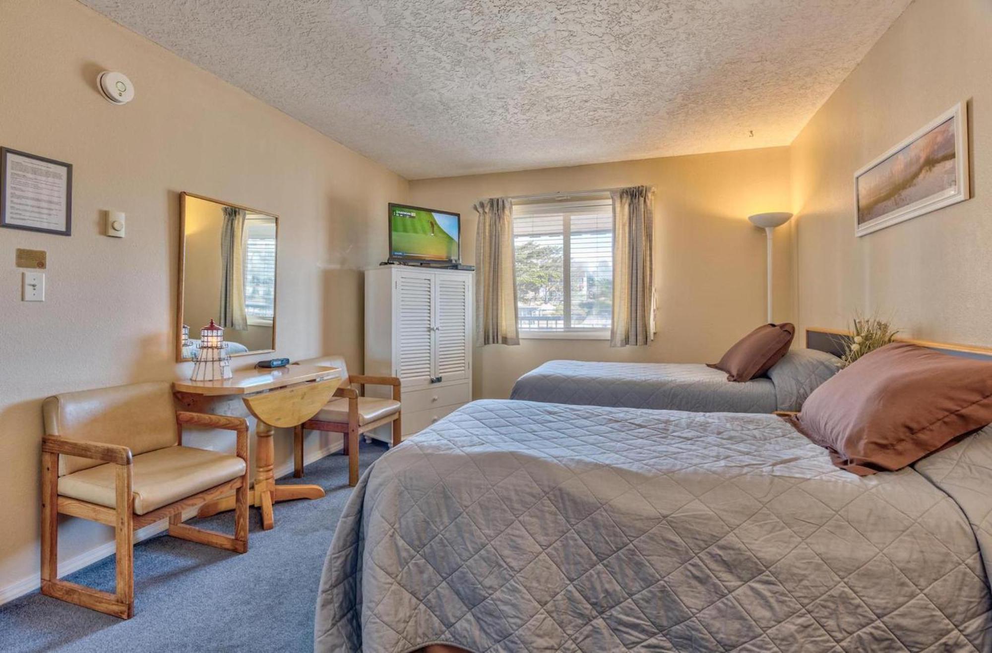 Sea Gypsy Rentals Lincoln City Room photo
