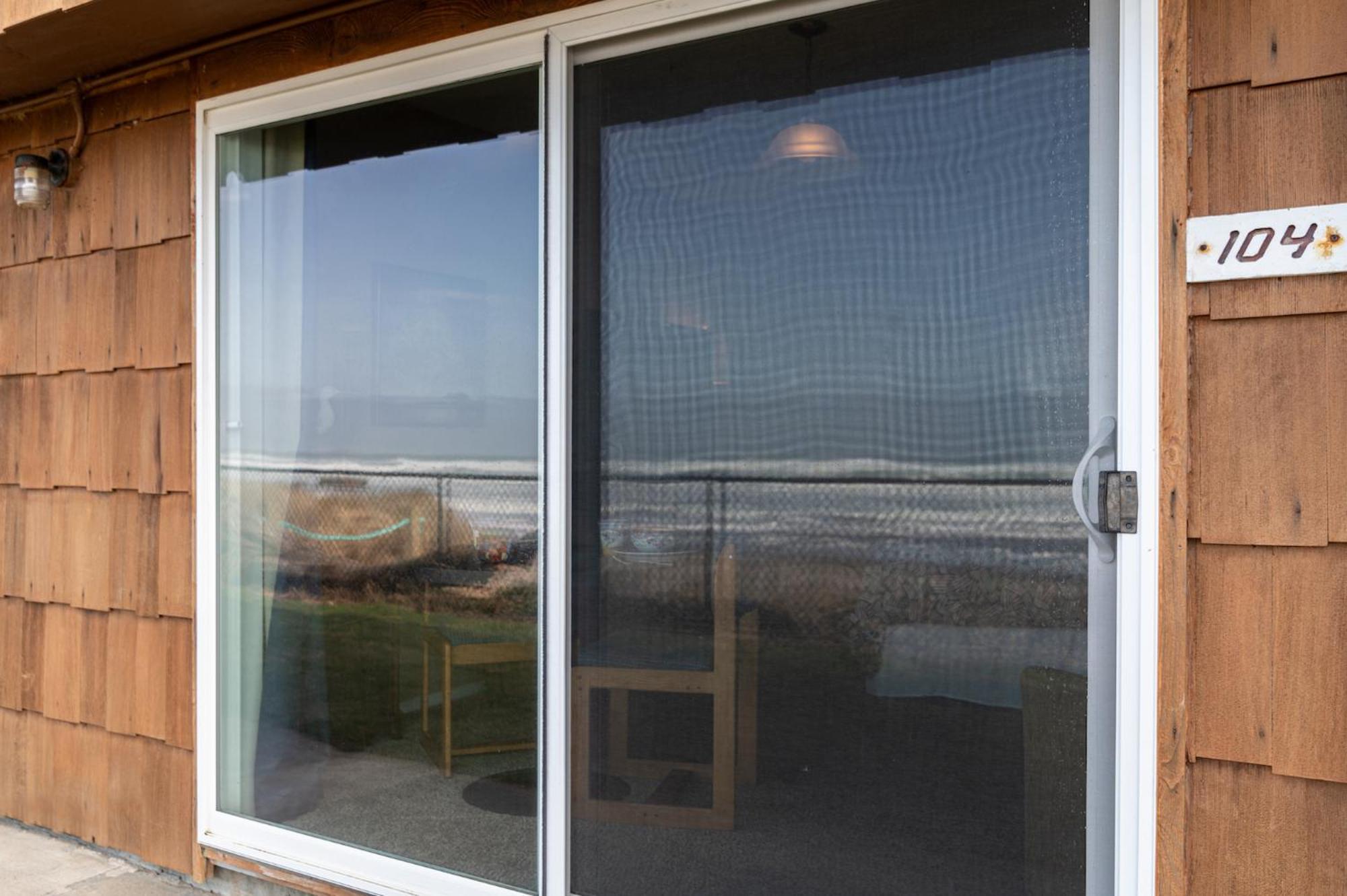 Sea Gypsy Rentals Lincoln City Room photo